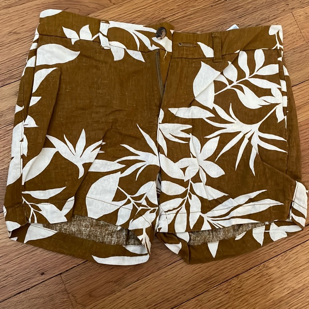 Old Navy Everyday Short: Floral Design Shorts - Size 2 (NWOT)